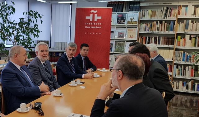 O presidente do Parlamento explica no Instituto Cervantes de Lisboa a lei para o aproveitamento da lingua portuguesa e vínculos coa lusofonía