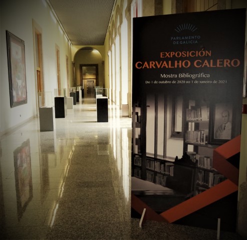 Visitas guiadas á mostra bibliográfica sobre Carballo Calero no Parlamento de Galicia