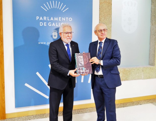 O fiscal superior de Galicia entrega a Memoria de 2018 ao presidente do Parlamento 