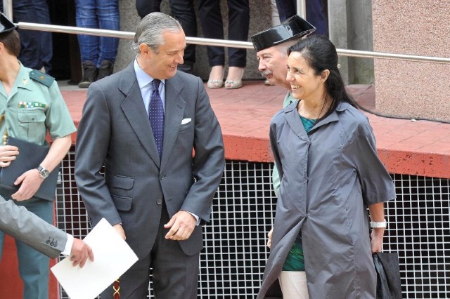 A presidenta do Parlamento asiste ao acto de toma de posesión do xefe de zona da Garda Civil en Galicia