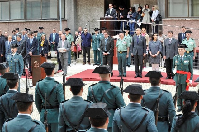 A presidenta do Parlamento asiste ao acto de toma de posesión do xefe de zona da Garda Civil en Galicia
