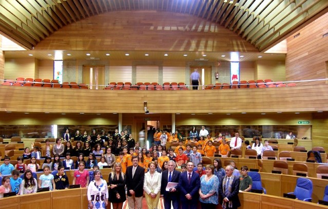 “Deputados por un día” reúne no Parlamento a escolares de primaria que debateron sobre  a paciencia, a escoita e a sostibilidade