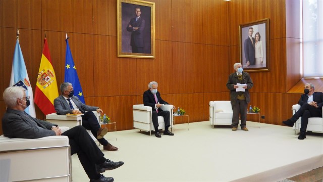 O Parlamento de Galicia homenaxea a Celso Emilio Ferreiro cunha  biografía que analiza a proxección do escritor durante a catro décadas transcorridas desde o seu falecemento