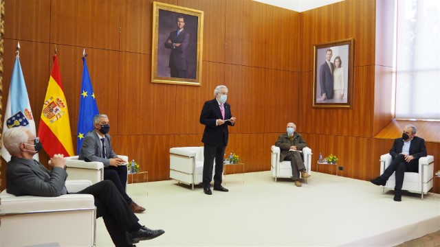 O Parlamento de Galicia homenaxea a Celso Emilio Ferreiro cunha  biografía que analiza a proxección do escritor durante a catro décadas transcorridas desde o seu falecemento