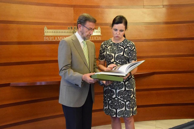 A presidenta do Parlamento de Galicia xunto co presidente do Parlamento de Andalucía