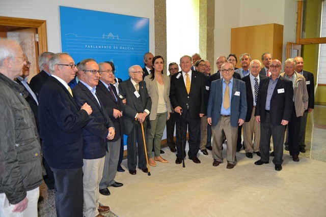 Integrantes da Promoción 1960-65 da Facultade de Dereito da Universidade de Santiago visitan o Parlamento