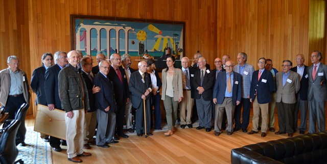 Integrantes da Promoción 1960-65 da Facultade de Dereito da Universidade de Santiago visitan o Parlamento