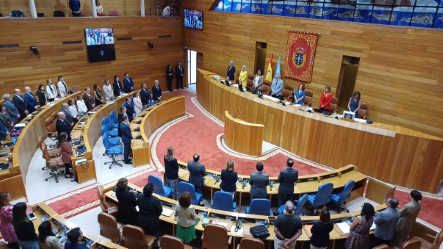 Minuto de silencio no Parlamento de Galicia  polo incendio rexistrado en Vigo