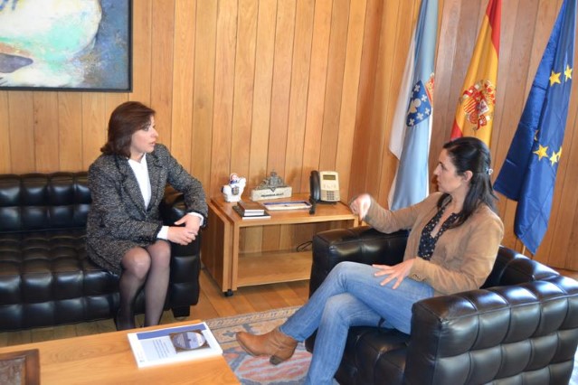A presidenta do Parlamento de Galicia recibe da secretaria xeral de igualdade o Informe Anual 2011 de Violencia de Xénero