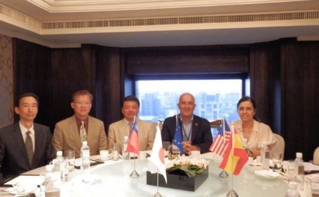 Pilar Rojo estreita relacións de cooperación con Asociacións de Asia e dos Estados Unidos