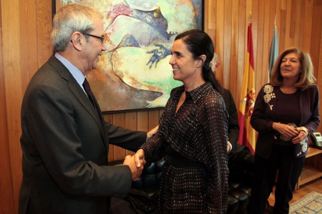A presidenta do Parlamento recibe aos integrantes do Consello Consultivo de Galicia no marco da política de portas aberta da Camara