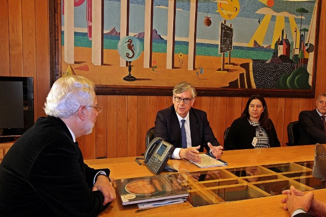 Unha delegación de ANFACO-CECOPESCA visita o Parlamento de Galicia