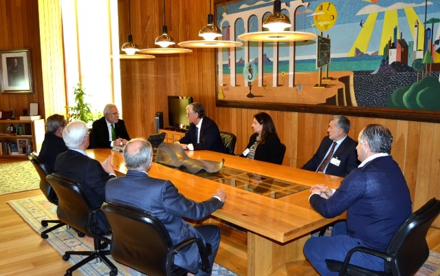 Unha delegación de ANFACO-CECOPESCA visita o Parlamento de Galicia