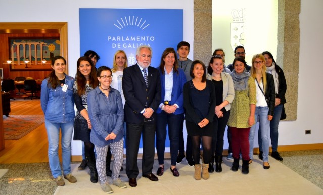 Participantes no Servizo Voluntario Europeo visitan o Parlamento de Galicia coincidindo co Día de Europa