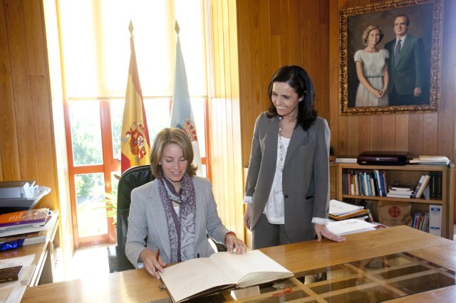 A Presidenta do Parlamento vasco, Arantza Quiroga, entrevistouse esta mañá coa titular da Cámara galega, Pilar Rojo na sede do Lexislativo de Galicia.