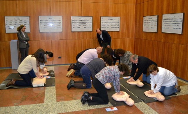 O Parlamento acolle a primeira xornada sobre reanimación cardiopulmonar e manexo de desfibrilador semiautomático