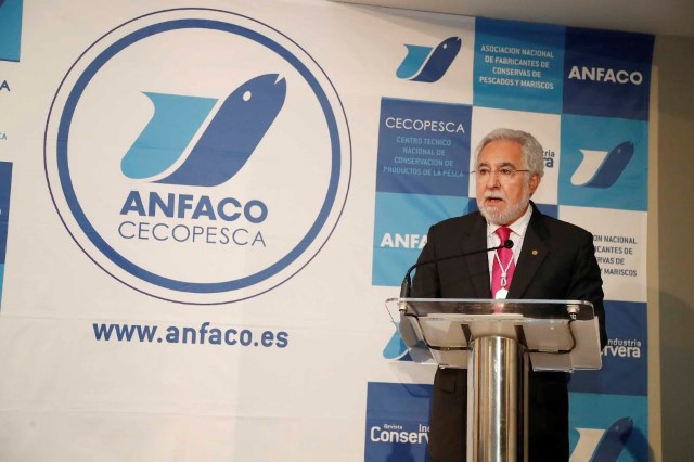 O Parlamento de Galicia recibe a Medalla de Ouro de ANFACO-CECOPESCA polo seu apoio á industria conserveira de peixes  e mariscos