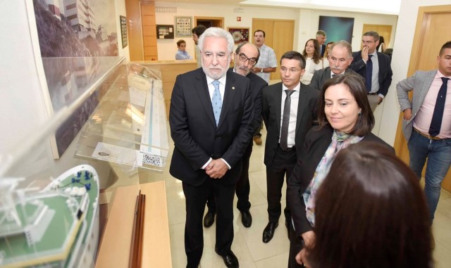 Unha delegación da Asemblea dos Azores coñece actividades vinculadas ao sector marítimo galego