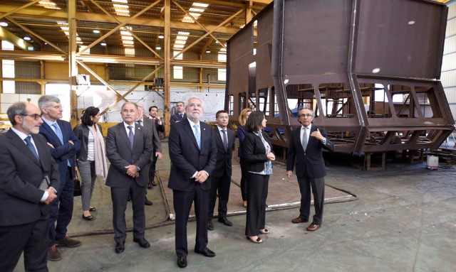 Unha delegación da Asemblea dos Azores coñece actividades vinculadas ao sector marítimo galego