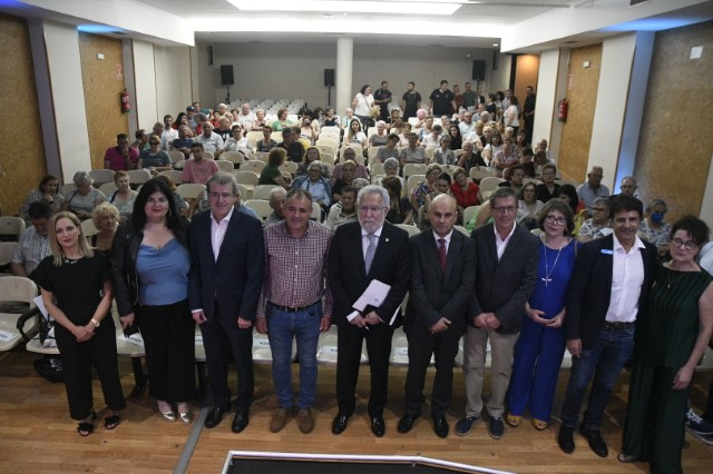 Santalices resalta a necesidade de abordar os hábitos saudábeis e a lonxevidade