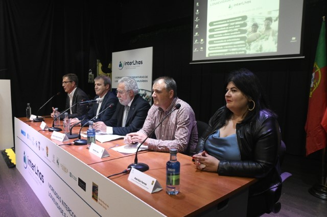 Santalices resalta a necesidade de abordar os hábitos saudábeis e a lonxevidade
