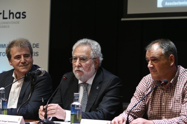 Santalices resalta a necesidade de abordar os hábitos saudábeis e a lonxevidade