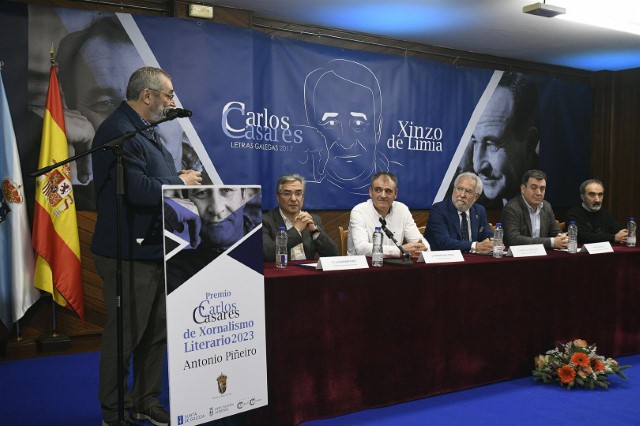 Santalices felicita a Antonio Piñeiro, “xornalista de raza e experimentado xestor cultural" galardoado co Premio de Xornalismo Literario Carlos Casares 2023