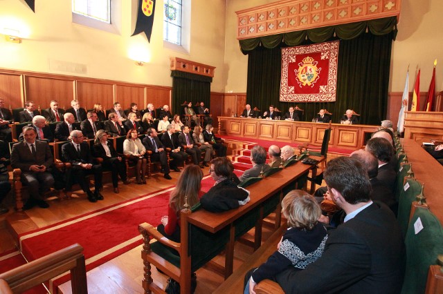 Pilar Rojo asistiu ao acto de imposición da Gran Cruz da Orde de Isabel A Católica a Xerardo Fernández Albor