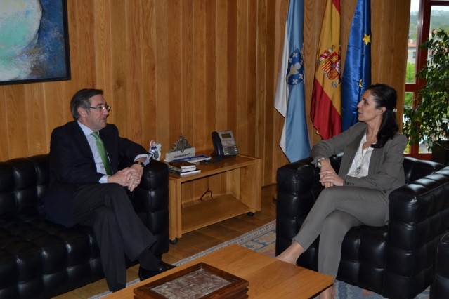 A presidenta do Parlamento recibe ao alcalde de Santiago de Compostela, que inicia na Cámara galega unha rolda de visitas institucionais 