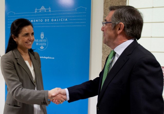 Recepcion de la Presidenta del Parlamento de Galicia, Pilar Rojo al alcalde de Santiago, Angel Curras.