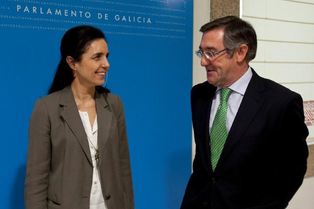 Recepcion de la Presidenta del Parlamento de Galicia, Pilar Rojo al alcalde de Santiago, Angel Curras.