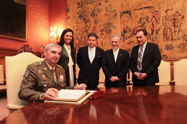 Pilar Rojo felicita á BRILAT pola insignia de ouro que lle outorgou a Asociación de Amigos do Camiño Portugués a Santiago
