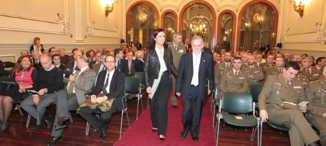 Pilar Rojo felicita á BRILAT pola insignia de ouro que lle outorgou a Asociación de Amigos do Camiño Portugués a Santiago