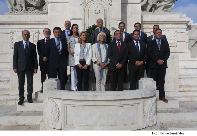 Pilar Rojo participou, canda o presidente do Senado e os de outros parlamentos autonómicos, na conmemoración do bicentenario da Constitución de 1812