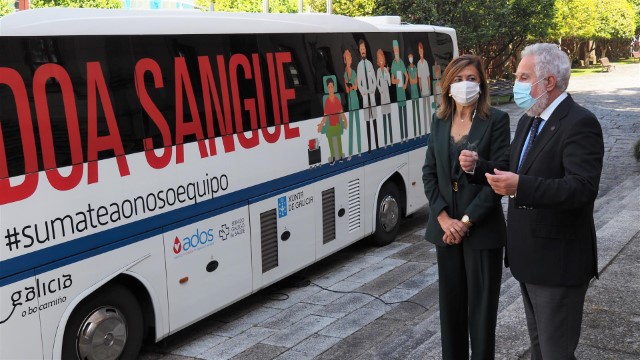 Unha unidade móbil da Axencia Galega de Sangue, Órganos e Tecidos recolle doazóns de sangue este martes no Parlamento de Galicia