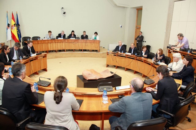 Reunión da Deputación Permanente, que suspendeu a orde do día prevista, para dar lectura a unha declaración institucional