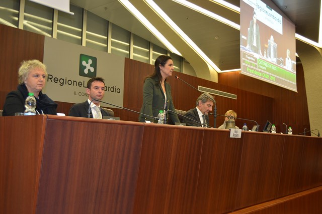 Pilar Rojo traspasa a Presidencia da CALRE ao titular do Consello Rexional de Lombardía co reto de seguir traballando para reforzar a influencia dos parlamentos rexionais