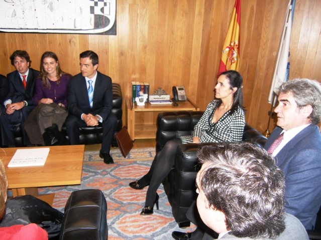 Rojo Noguera recibiu á delegación no seu despacho do Parlamento de Galicia
