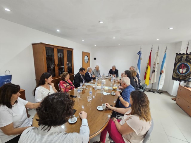 O presidente do Parlamento de Galicia visita o Instituto Santiago Apóstolo de Buenos Aires