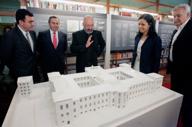 O Parlamento de Galicia abre ao público unha exposición sobre a arquitectura da súa sede