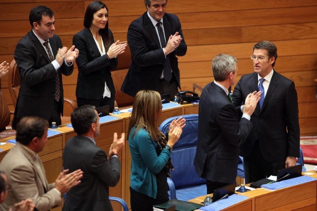 O Pleno do Parlamento reelixiu, con 41 votos a favor, a Alberto Núñez Feijóo como presidente da Xunta de Galicia