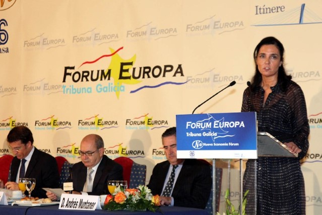 Pilar Rojo presenta a Feijóo nunha conferencia do “Fórum Europa” de quen destaca a súa capacidade de traballo e o seu profundo coñecemento de Galicia