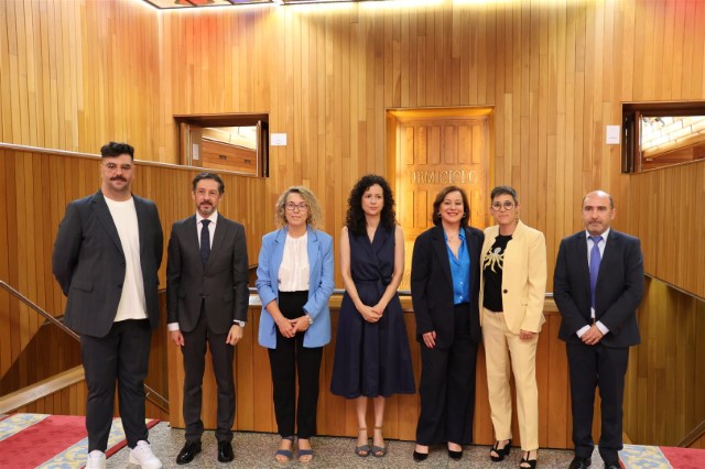 O Parlamento de Galicia recibe a visita do Centro Galego de Santander