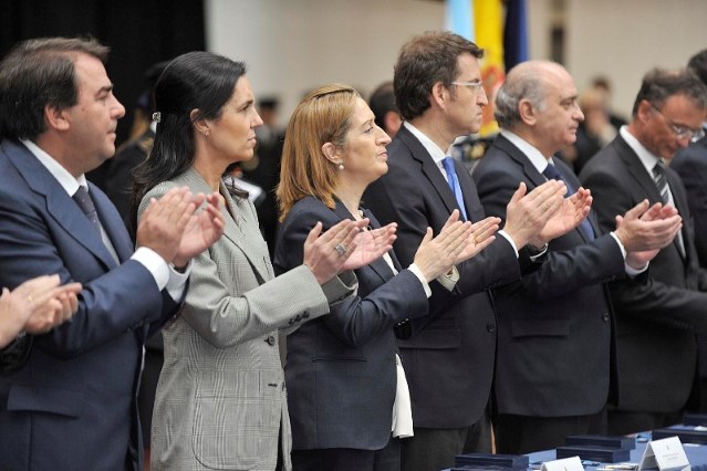 A presidenta do Parlamento de Galicia participou no acto de homenaxe aos axentes da Policía Nacional falecidos na praia do Orzán