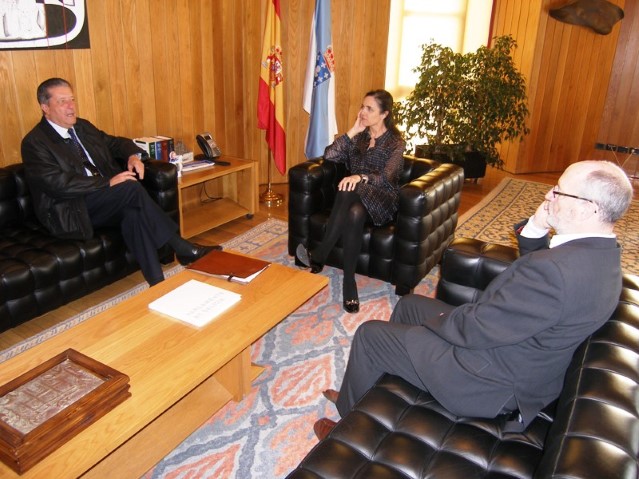 A presidenta do Parlamento recibe a Federico Mayor Zaragoza