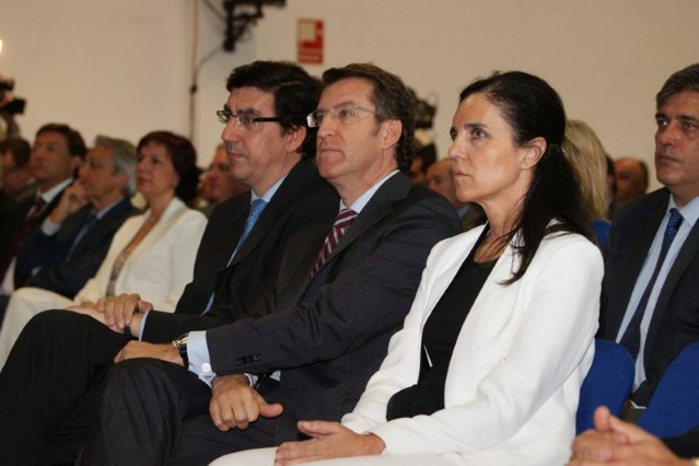 A presidenta do Parlamento de Galicia, Pilar Rojo Noguera, asistiu ao acto de toma de posesión de Ignacio López-Chaves Castro como presidente da Autoridade Portuaria de Vigo