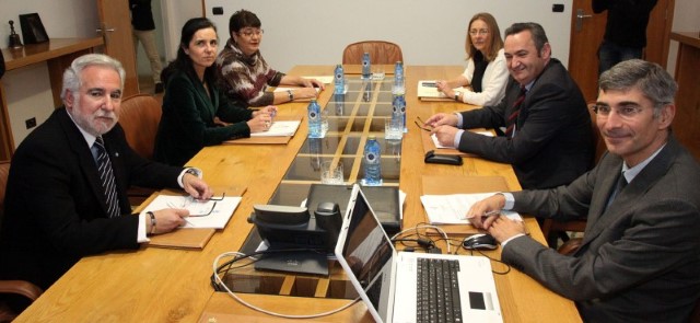 De esquerda á dereita, os membros da Mesa do Parlamento son: Miguel Ángel Santalices, Pilar Rojo, María Soledad Soneira, Concepción Burgo e José Manuel Balseiro