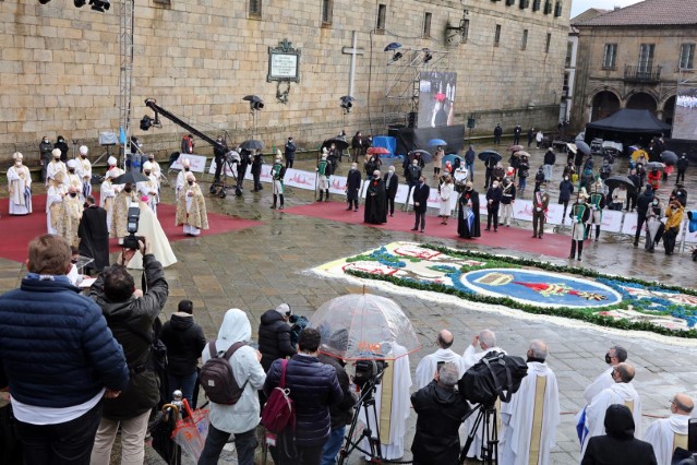 Santalices representa o Parlamento na apertura da Porta Santa da Catedral de Santiago