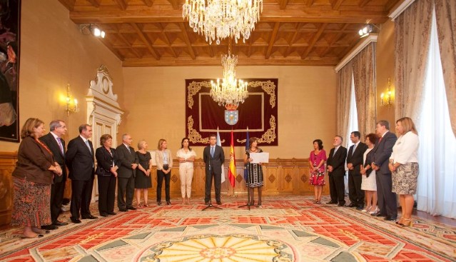 As presidentas e presidentes dos parlamentos autonómicos asistiron a unha recepción ofrecida polo presidenta da Xunta de Galicia, no Pazo de Raxoi