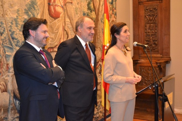 "Corresponde agora aos descendentes manter viva a memoria de Galicia" na emigración, afirma a presidenta do Parlamento